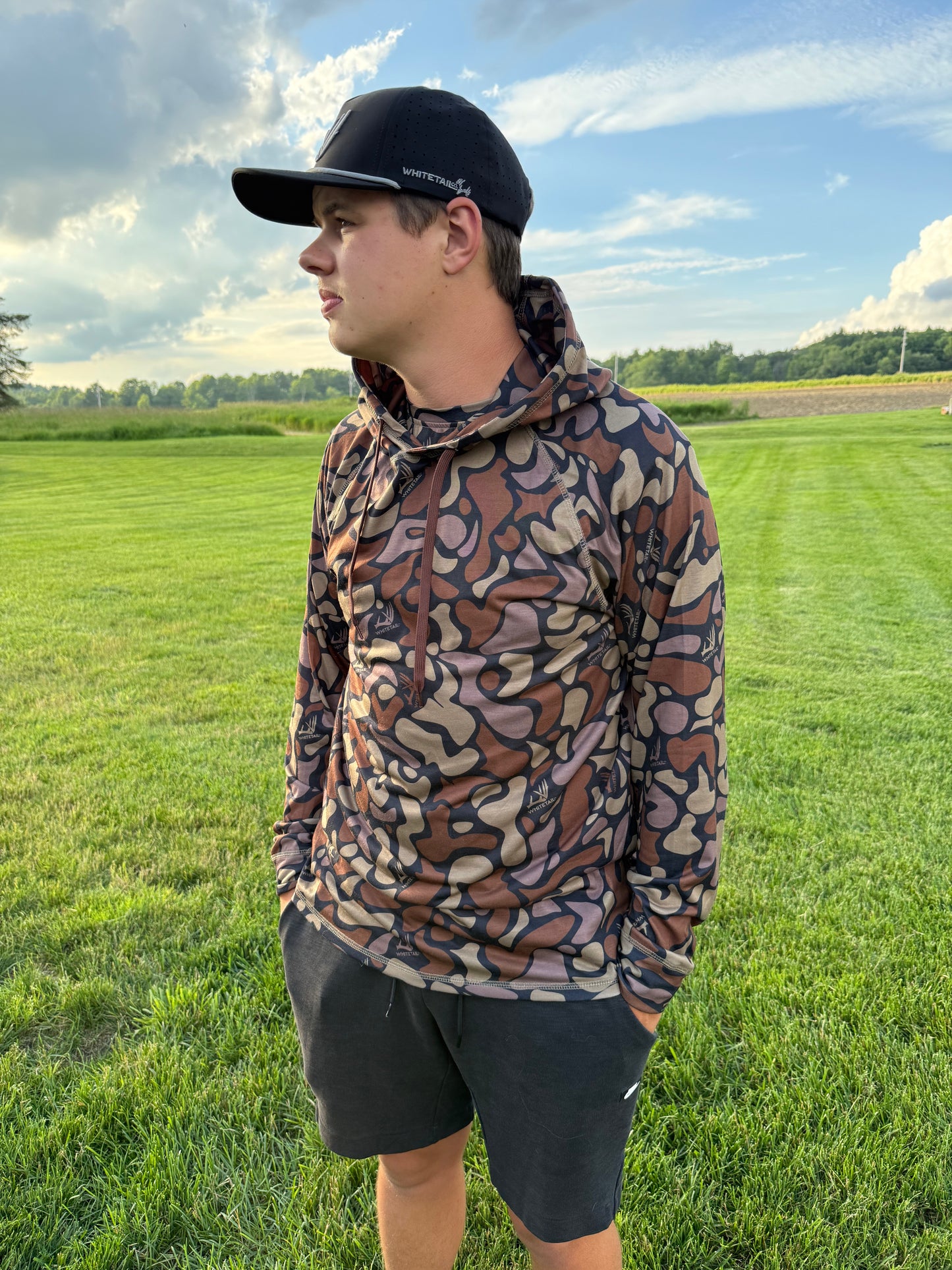 New !!! Whitetail Co. RUT Lightweight Hoodie Dark Old Camo