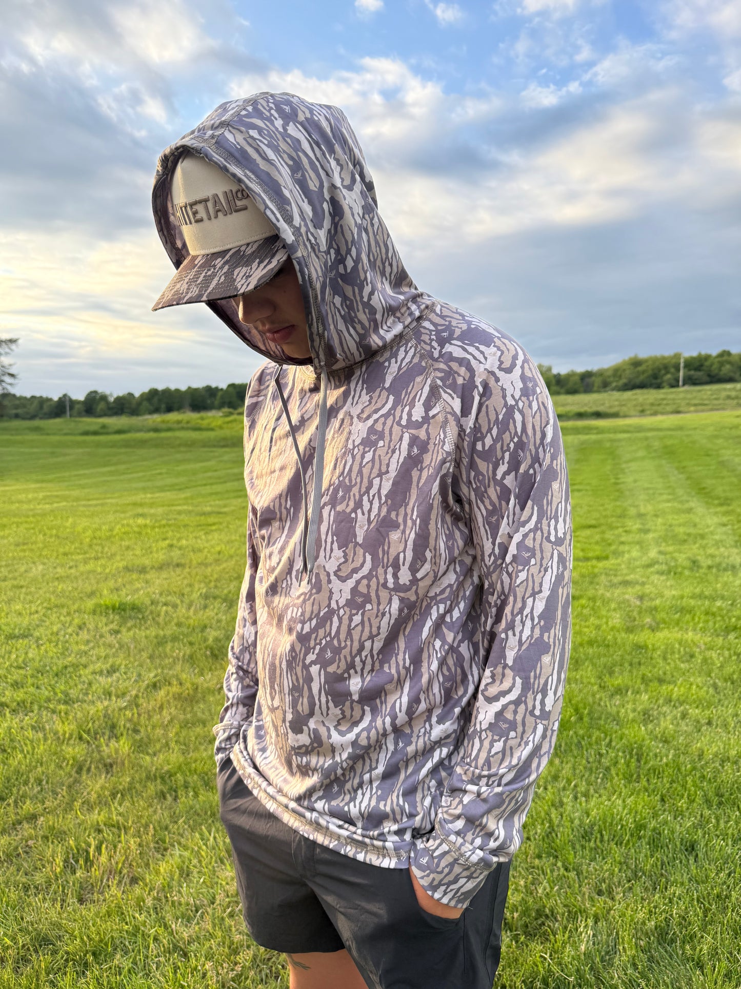 New !!! Whitetail Co. RUT Lightweight Hoodie Faded Old Tree Bark