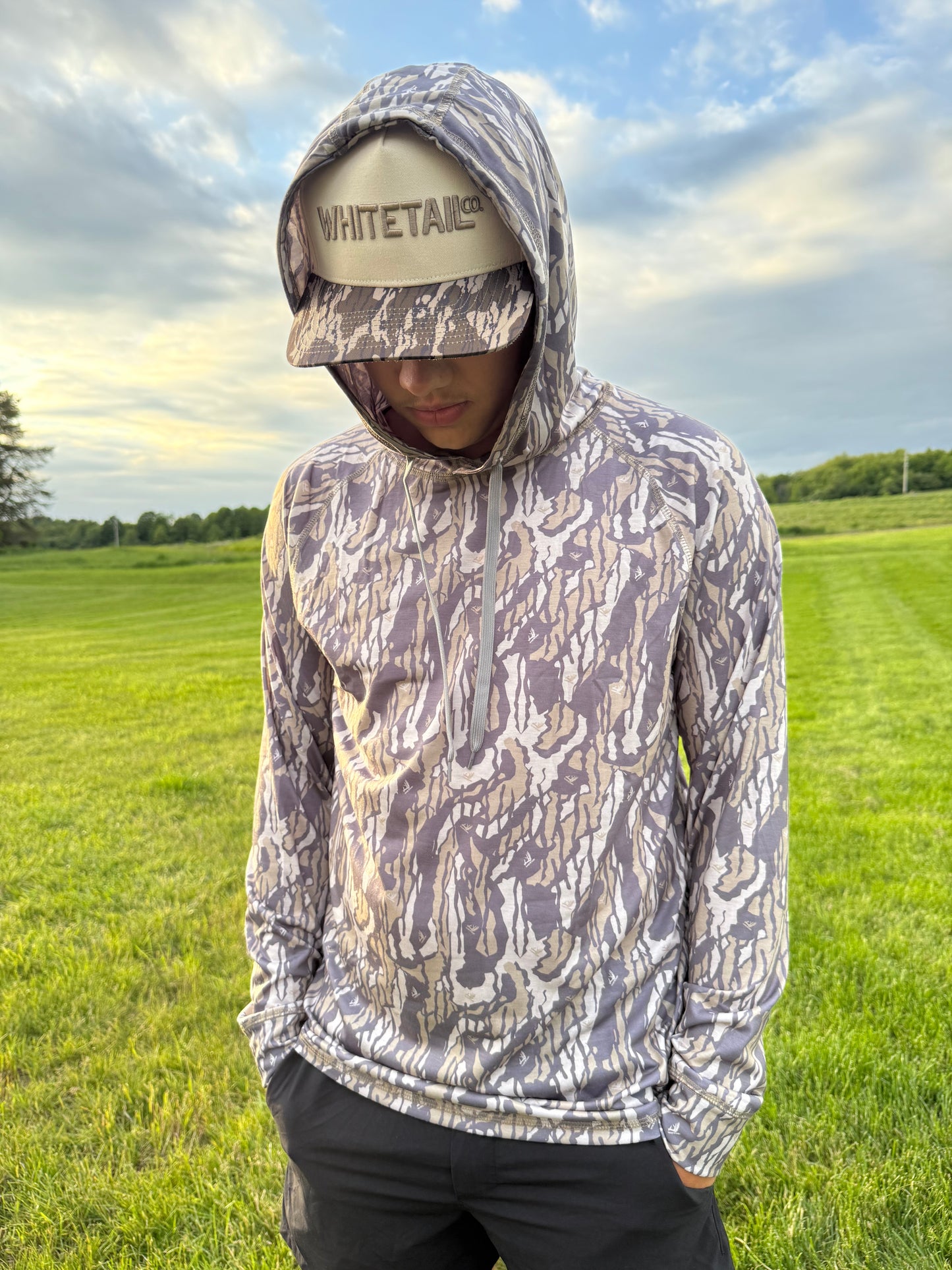 New !!! Whitetail Co. RUT Lightweight Hoodie Faded Old Tree Bark