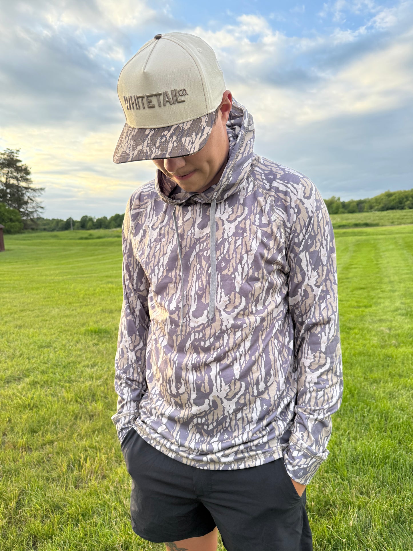 New !!! Whitetail Co. RUT Lightweight Hoodie Faded Old Tree Bark