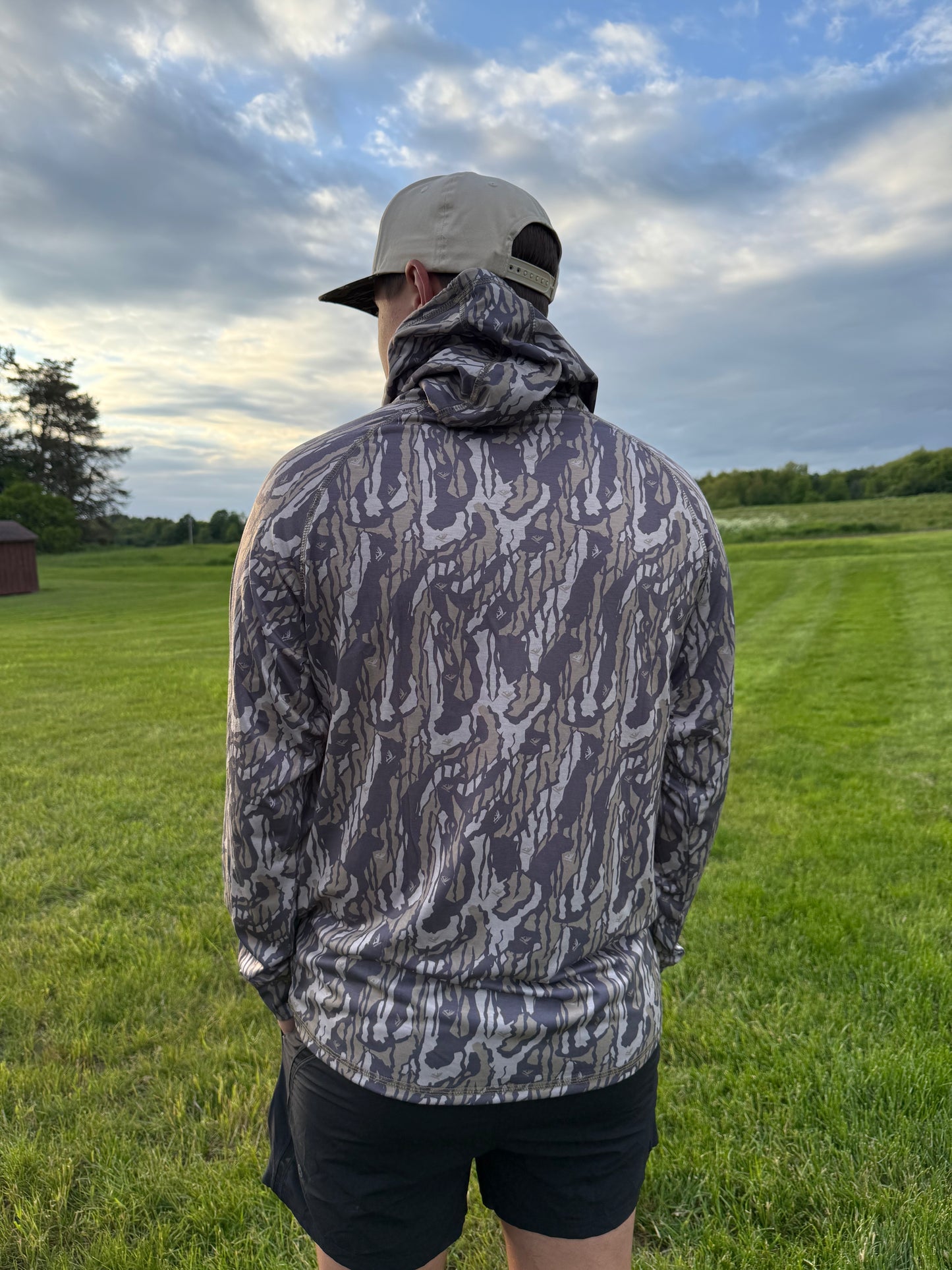 New !!! Whitetail Co. RUT Lightweight Hoodie Faded Old Tree Bark